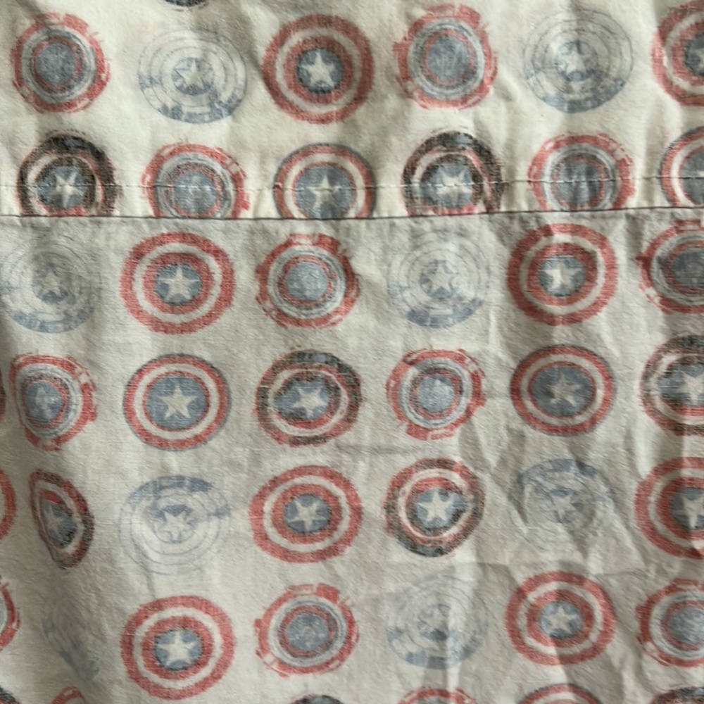 Men’s Marvel, Captain America, short sleeve shirt. XXL - Picture 4 of 5